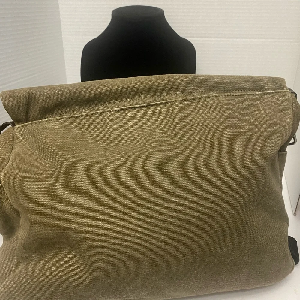 Calvin Klein Men’s Army Green Messenger Bag - Picture 2 of 14